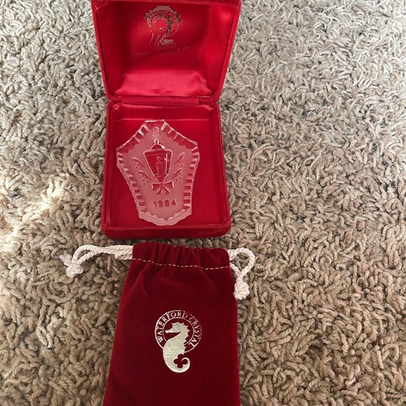 Vintage and discontinued 1984 Waterford Christmas Ornament. - Picture 3 of 5